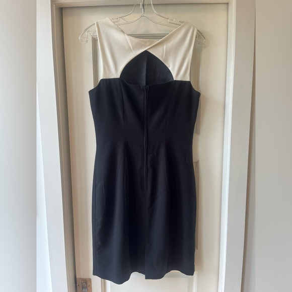 Black and white classic-style dress - Picture 2 of 3